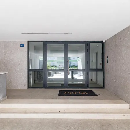 Boutique Soft Tones With Balcony And Secured Garage Apartment