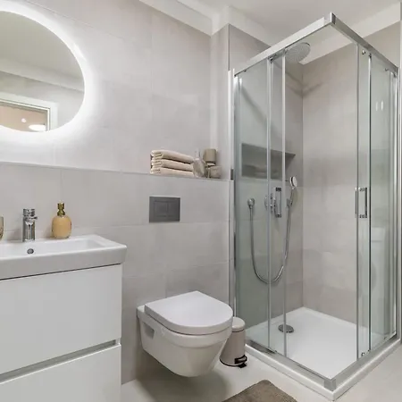 Boutique Soft Tones With Balcony And Secured Garage Апартаменты *