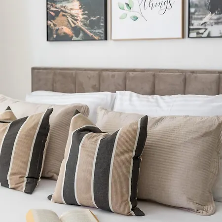 Boutique Soft Tones With Balcony And Secured Garage * 斯普利特