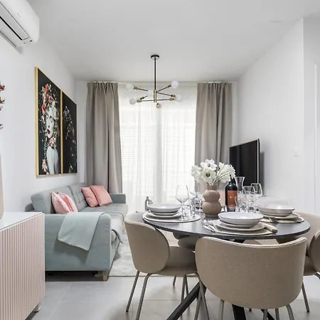 Boutique Soft Tones With Balcony And Secured Garage