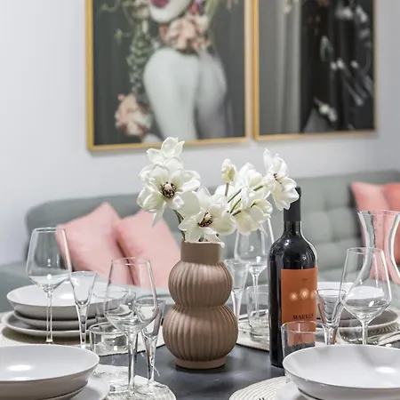 Boutique Soft Tones With Balcony And Secured Garage Apartment Split