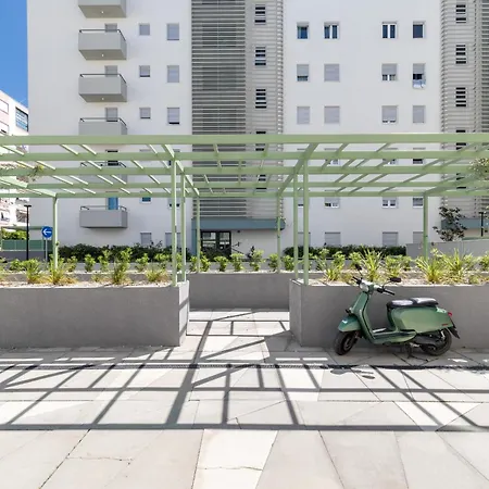 Boutique Soft Tones With Balcony And Secured Garage * Split